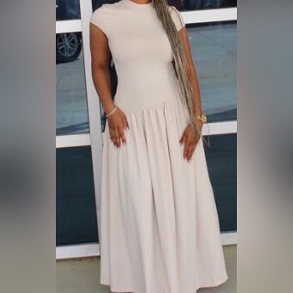 Elegant Beige Sleeveless Dress